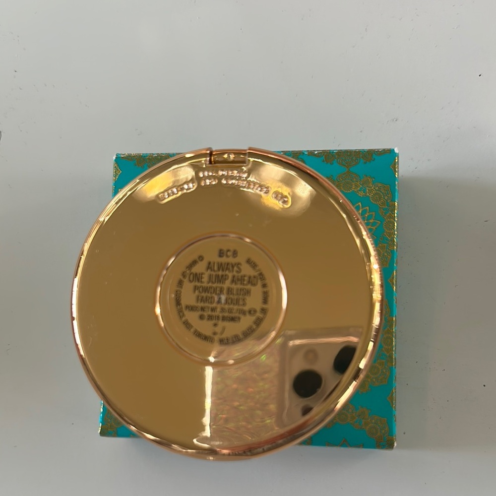MAC Aladdin Gold and Teal Compact - Picture 5 of 5